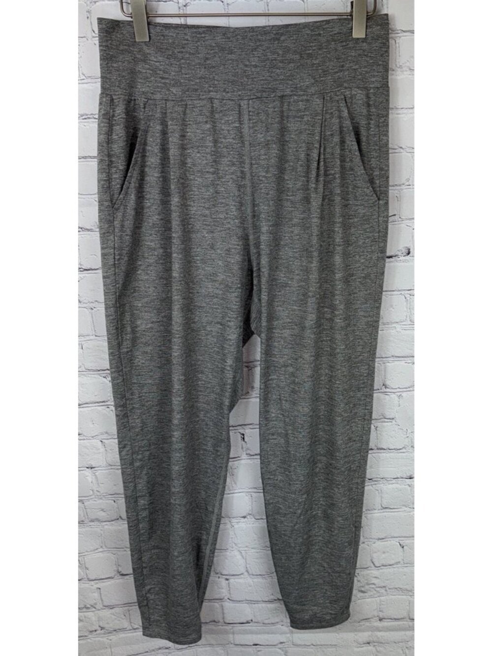 VUORI Heathered Gray Lux Harem High Rise Jogger Pants Women's Size Medium?